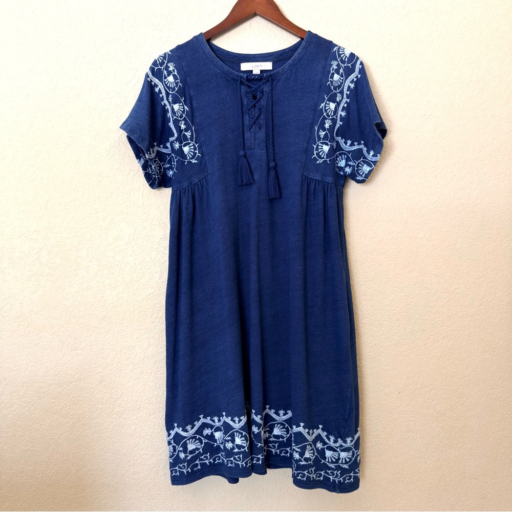 Ann Taylor LOFT Dress Chambray Embroidery Denim Blue Lace-Up Women's Size M